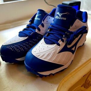 New Mizuno Fastpitch Softball Cleats